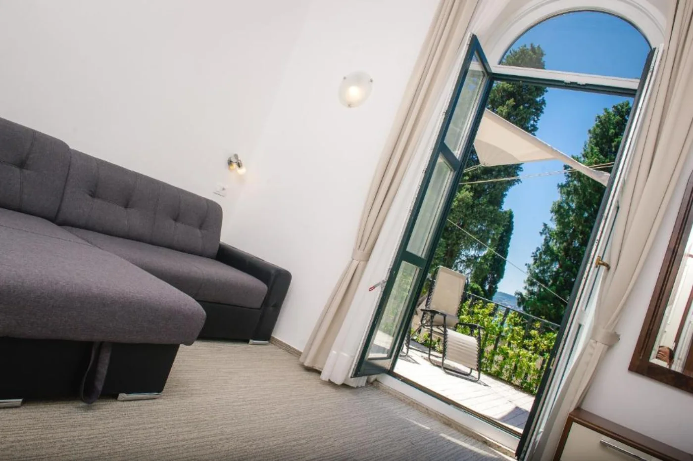 Soba z razgledom na morje – Villa Andor
